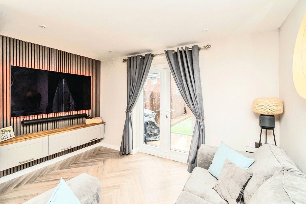 Property photo 2 of 17 Lounge Area