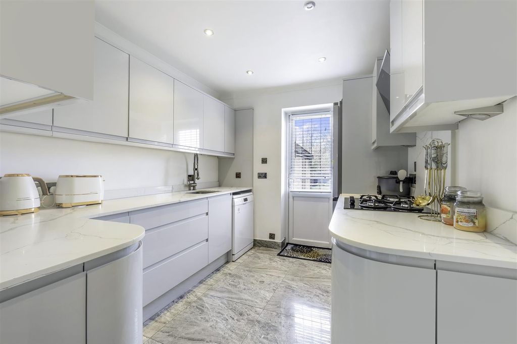 Property photo 2 of 21 Merland Rise, 48 (19).Jpg