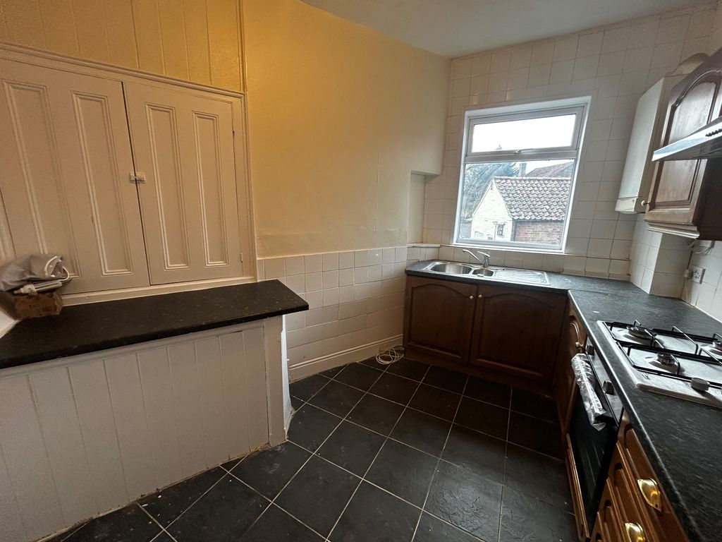 Property photo 3 of 11 Kitchen