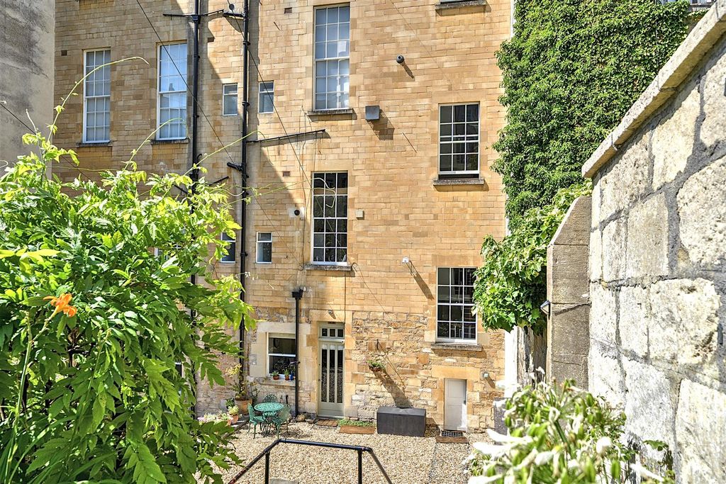 Cavendish Place, Bath BA1, 2 bed flat for sale, £625,000 | PrimeLocation