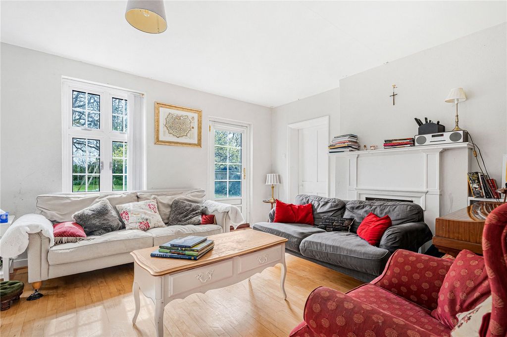 Property photo 2 of 12 Sitting Room