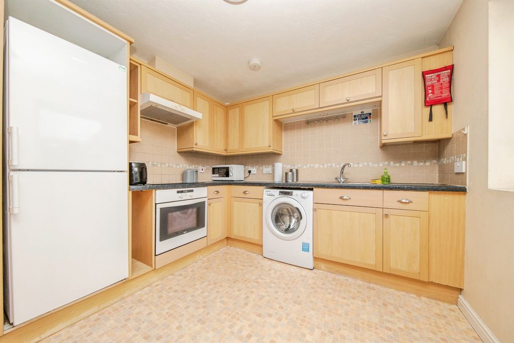 Property photo 2 of 18