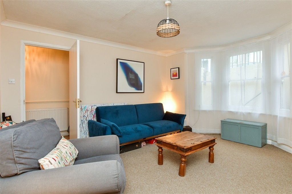 Property photo 2 of 11 Lounge