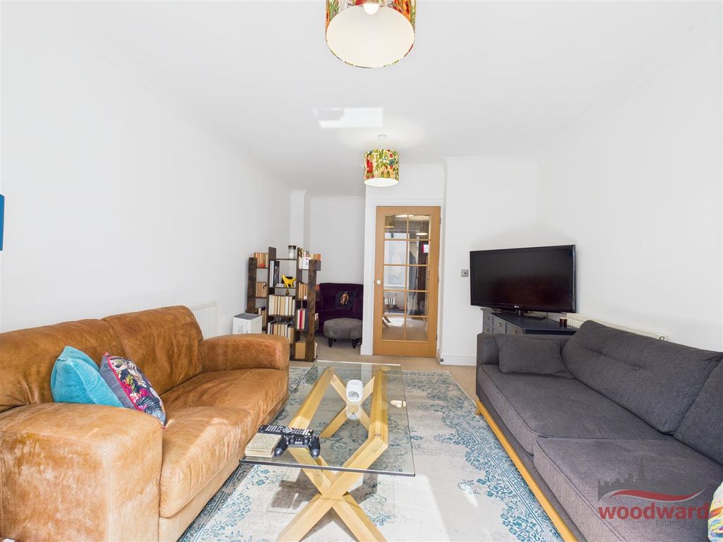Property photo 3 of 13 Cam01320G0-Pr0364-Still014.Jpg