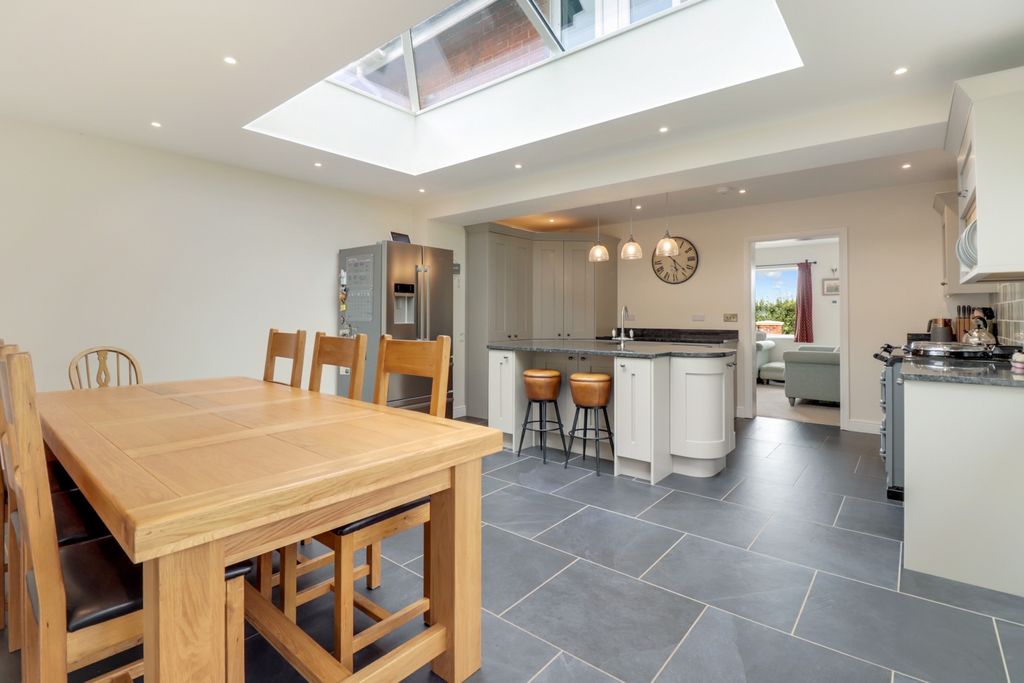 Property photo 3 of 15 Kitchen Dining Room