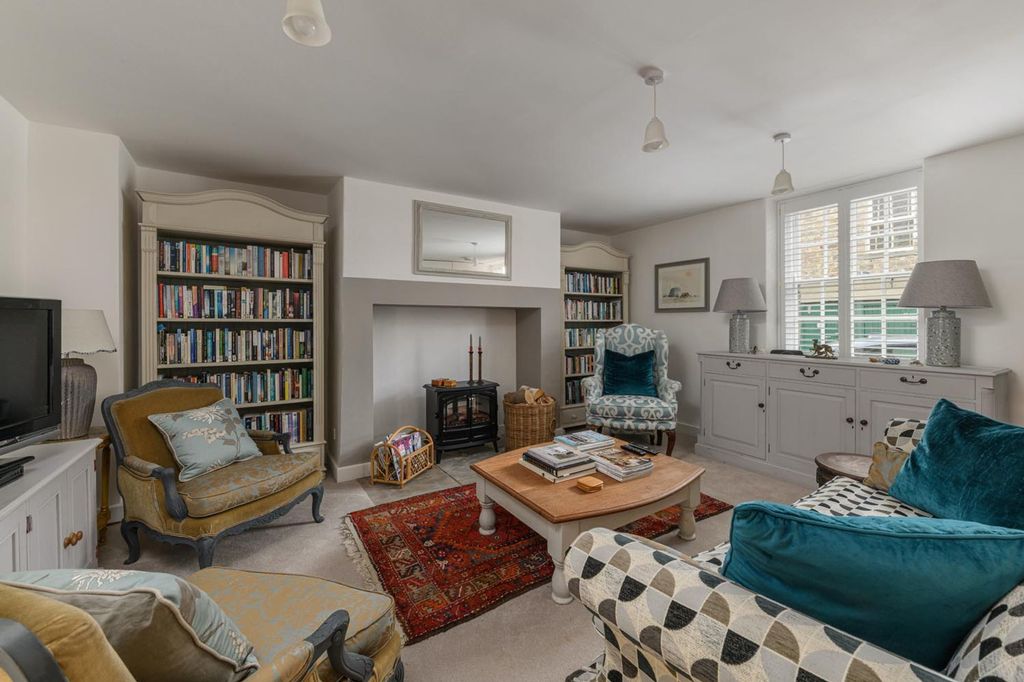 Property photo 3 of 19