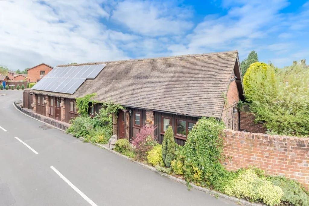 Property photo 1 of 11