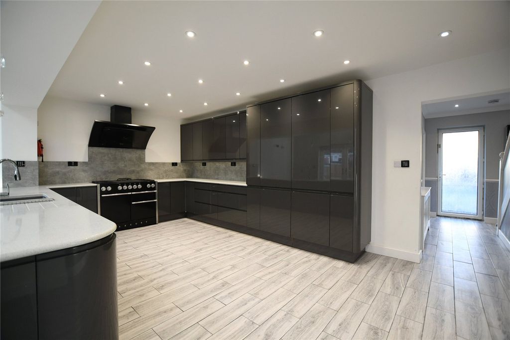 Property photo 3 of 19 Picture No. 50