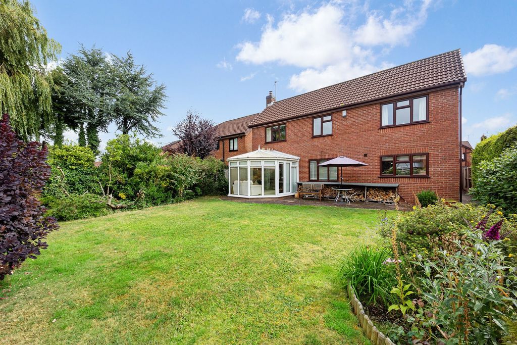Property photo 2 of 33