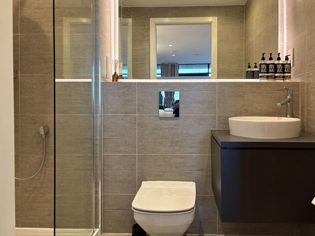 Property photo 3 of 22 Bathroom