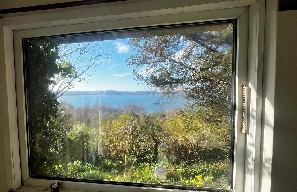 Property photo 2 of 15 Crimmond The View Lounge, Kilbrannan Sound