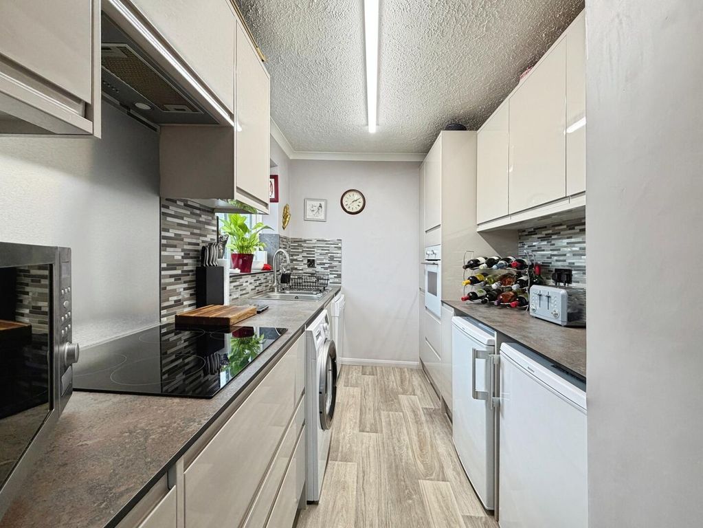 Property photo 2 of 11 Kitchen