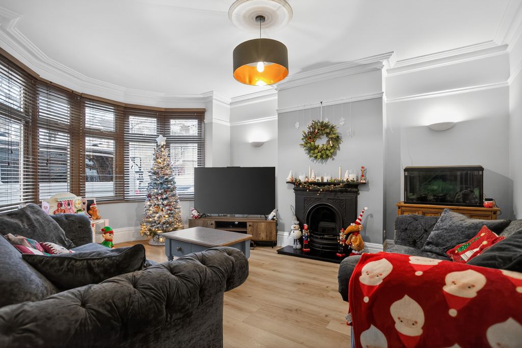 Property photo 2 of 23