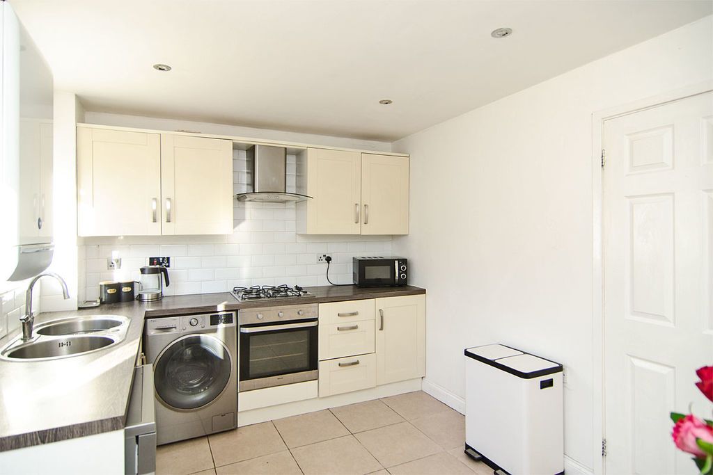 Property photo 2 of 18 Photo 6
