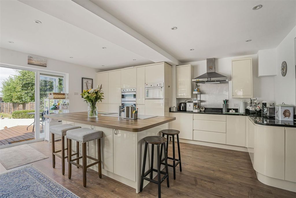 Property photo 3 of 32 13_61425.Jpg