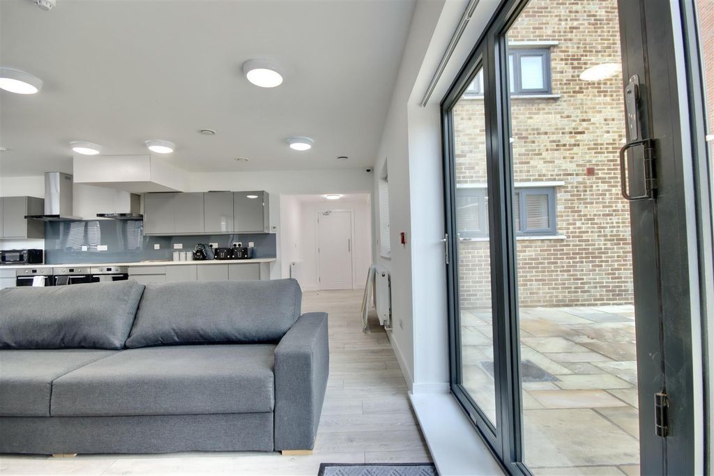 Property photo 3 of 10 Rrx_Fguaoecdl43Gnc-Jlw.Jpg