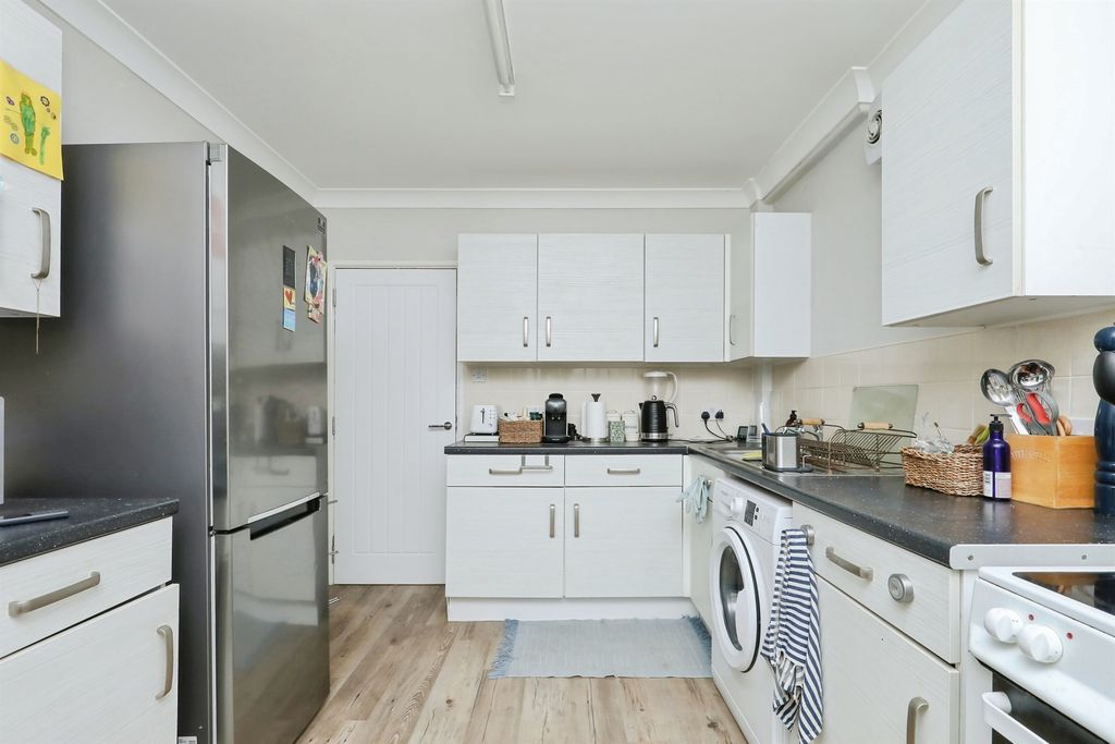 Property photo 3 of 21