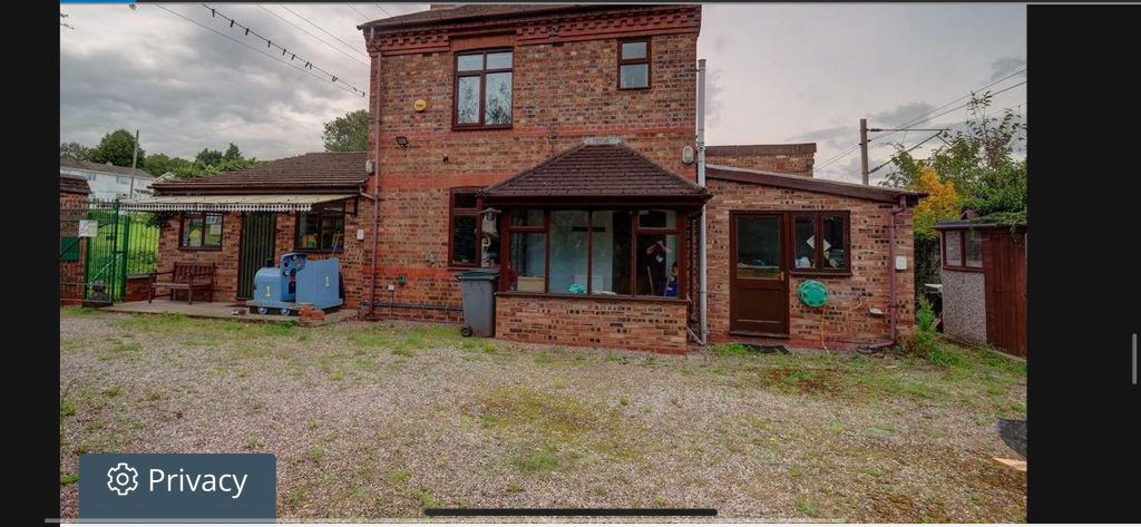 Property photo 1 of 2