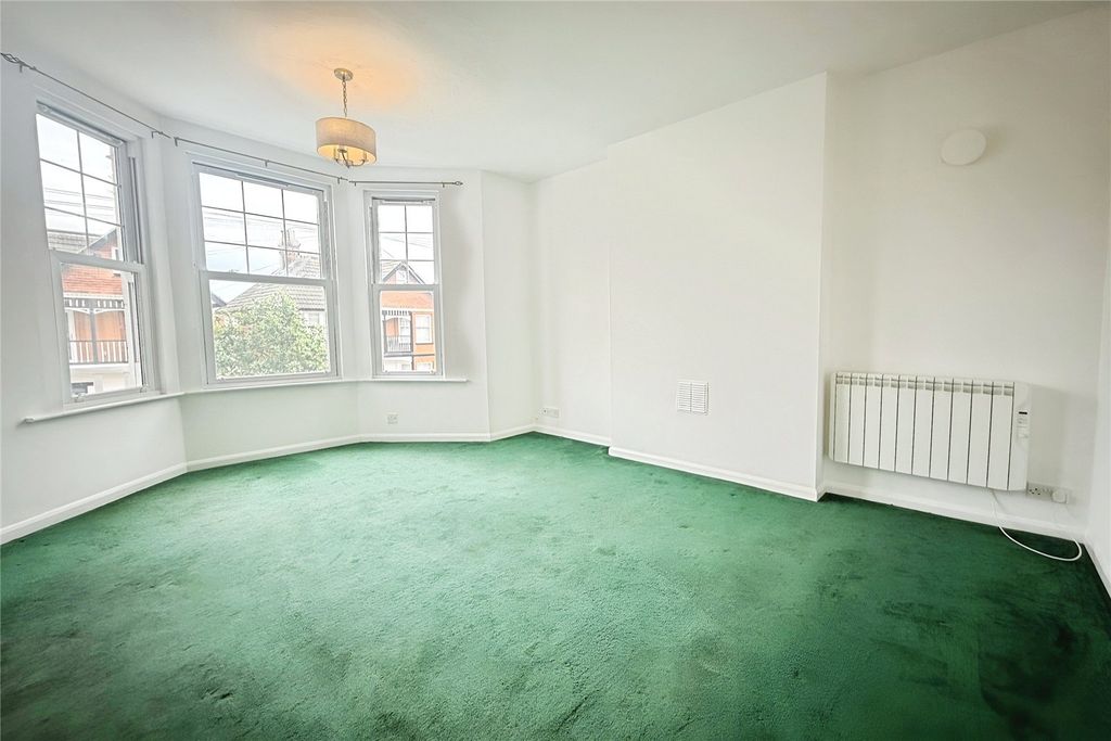 Property photo 2 of 6 Lounge