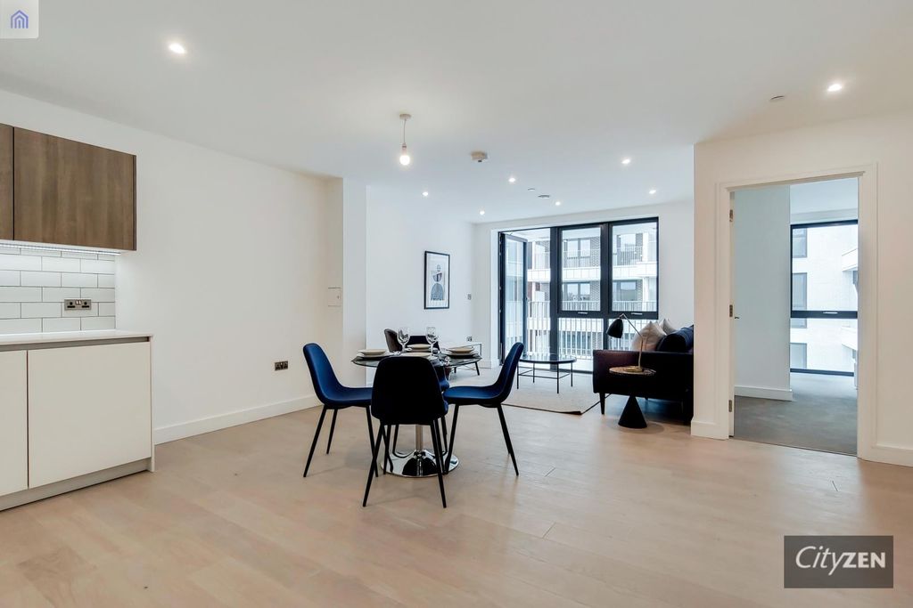 Property photo 1 of 11 Reception Room