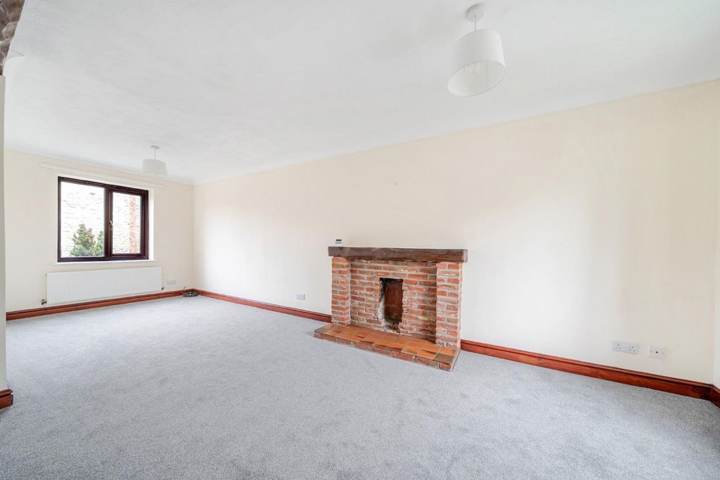 Property photo 3 of 15 Lounge 2.Jpg