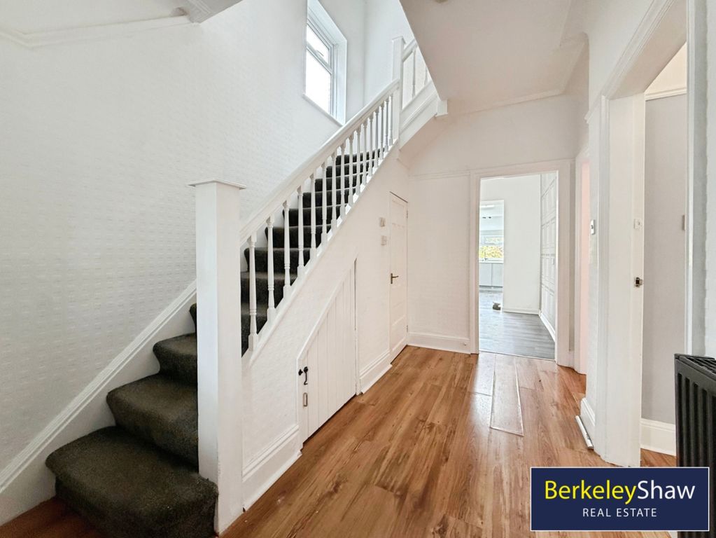 Property photo 2 of 33 Entrance Hallway