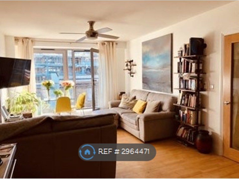 Property photo 1 of 16 Lounge