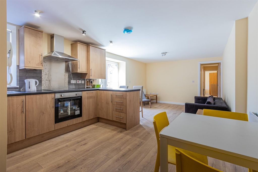 Property photo 1 of 12 Richmond Road 183, 2-3.Jpg