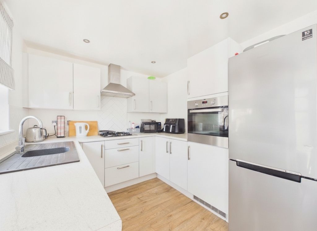 Property photo 3 of 18 5302944