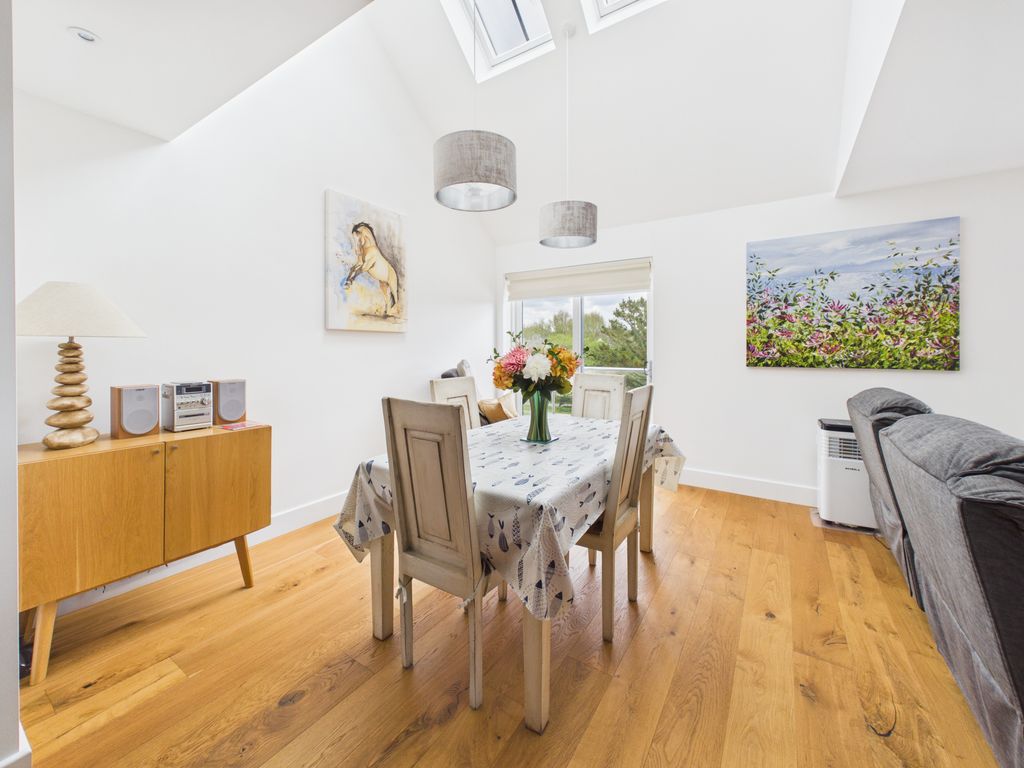 3 bed flat for saleCanalside, Bude EX23 photo 5