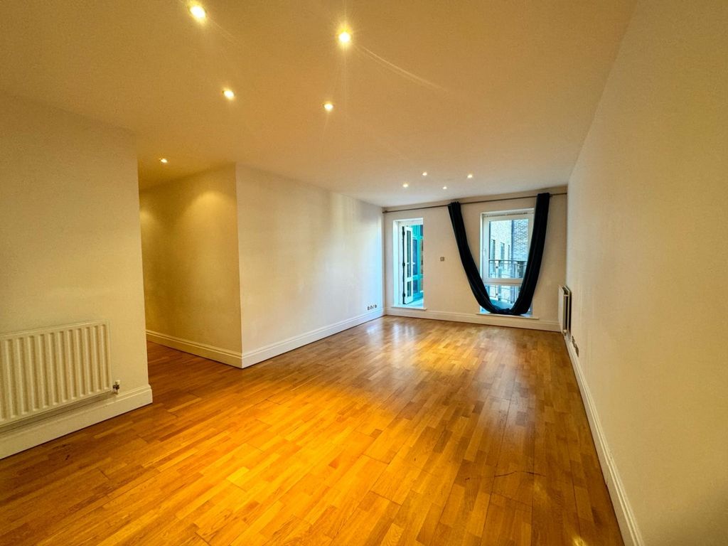 Property photo 1 of 9 Livingroom 3