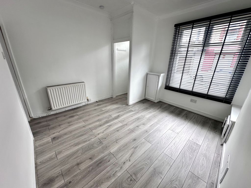 Property photo 2 of 13 Image