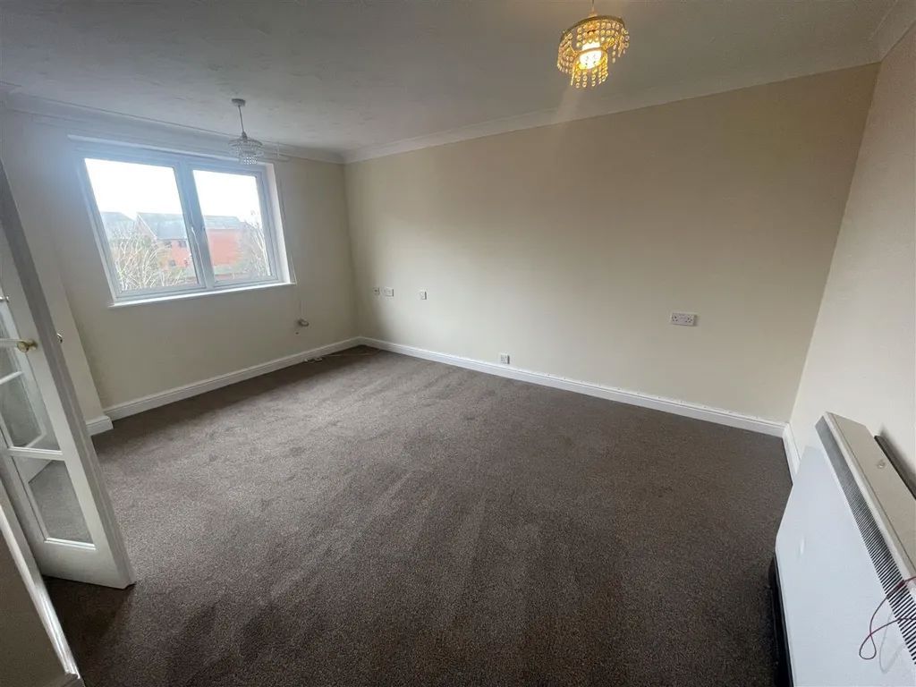 Property photo 2 of 8