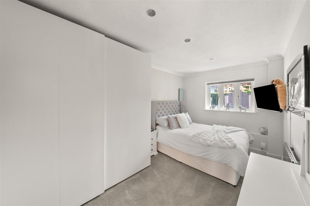 Additional image 12 of 4 bed detached bungalow for salePole Hill Road, Hayes UB4