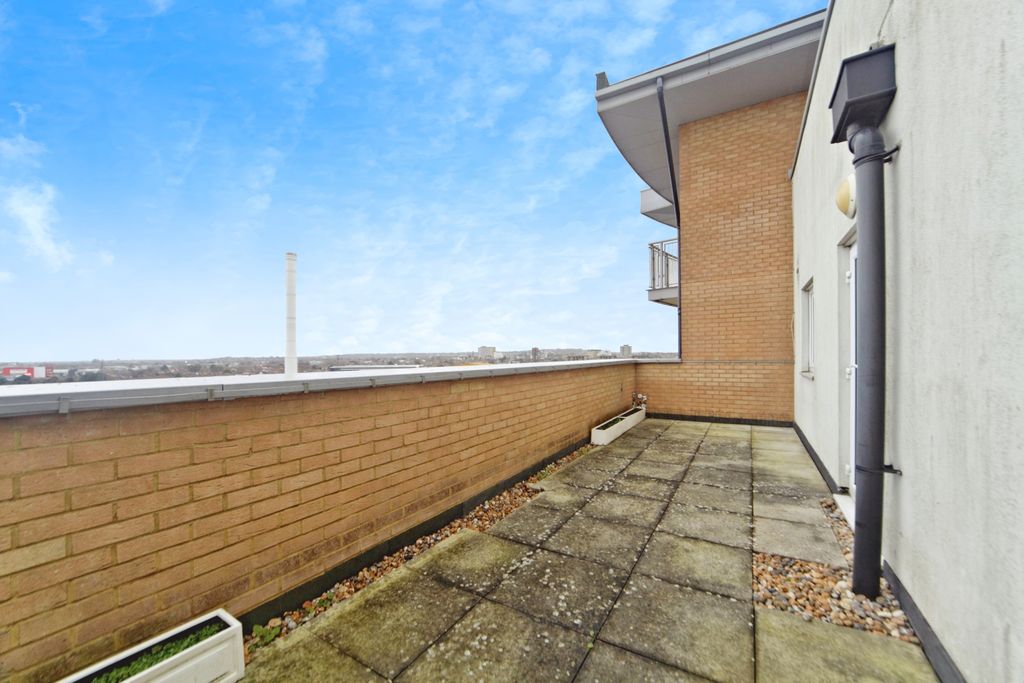 Property photo 3 of 20 Terrace