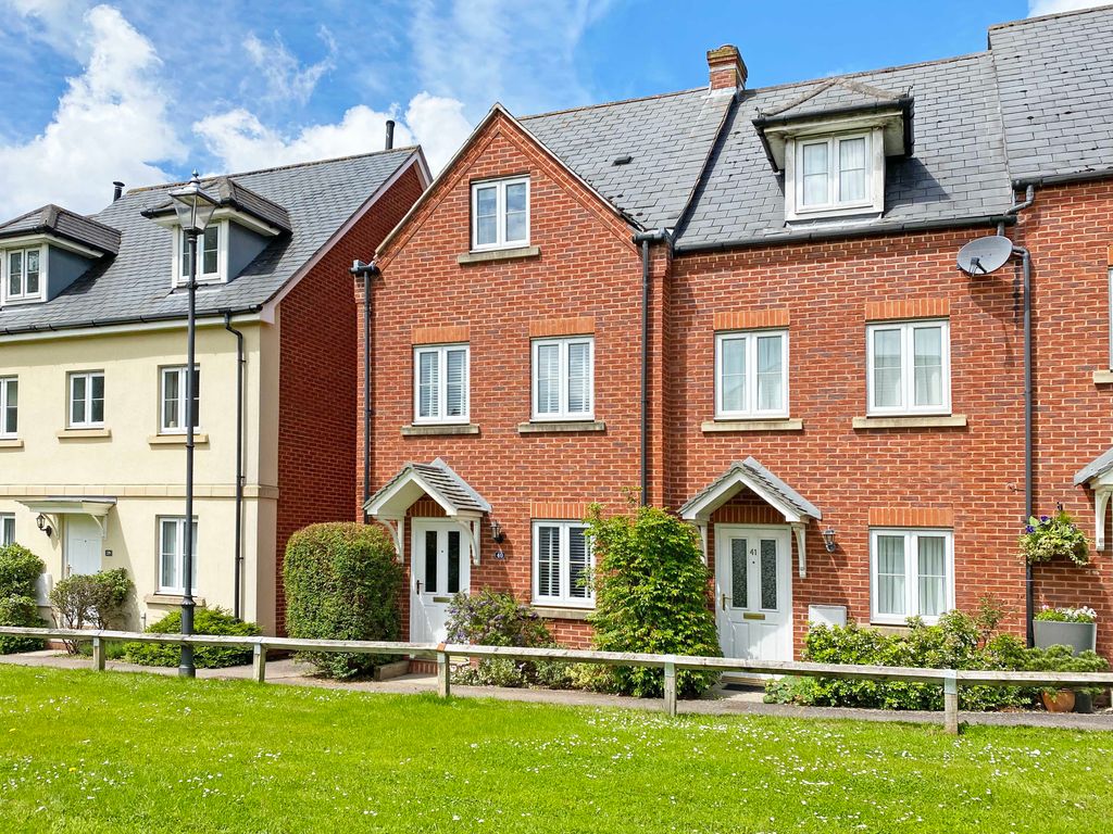 Property photo 1 of 3