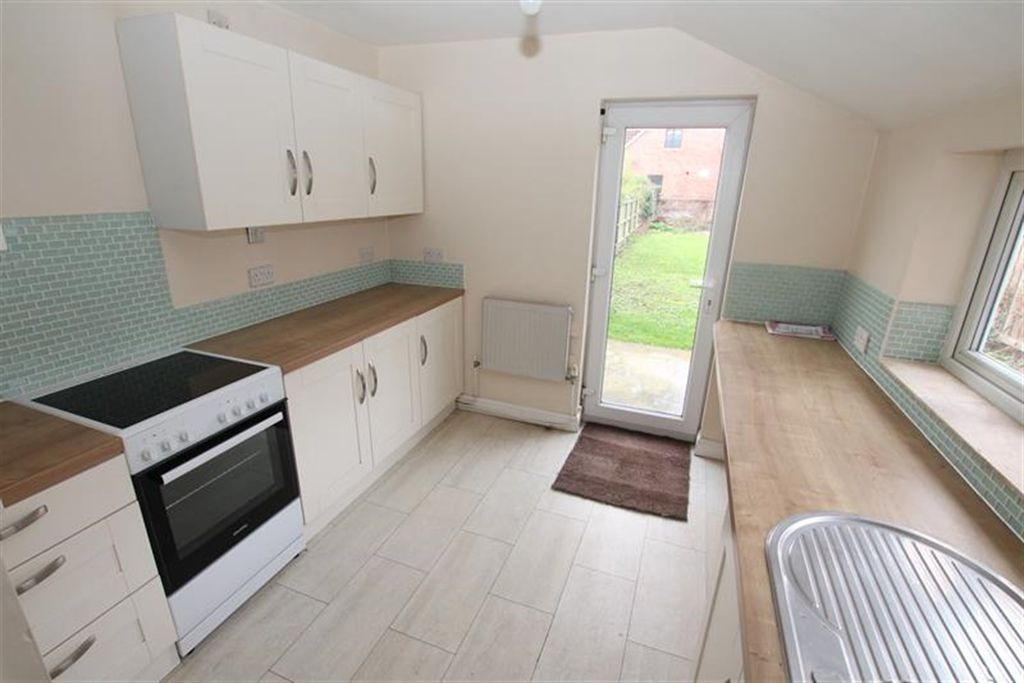 Property photo 2 of 14 Kitchen