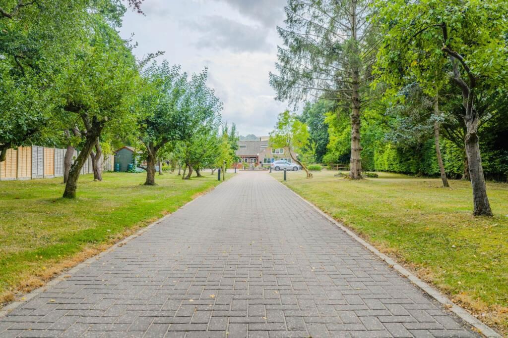 Property photo 3 of 28