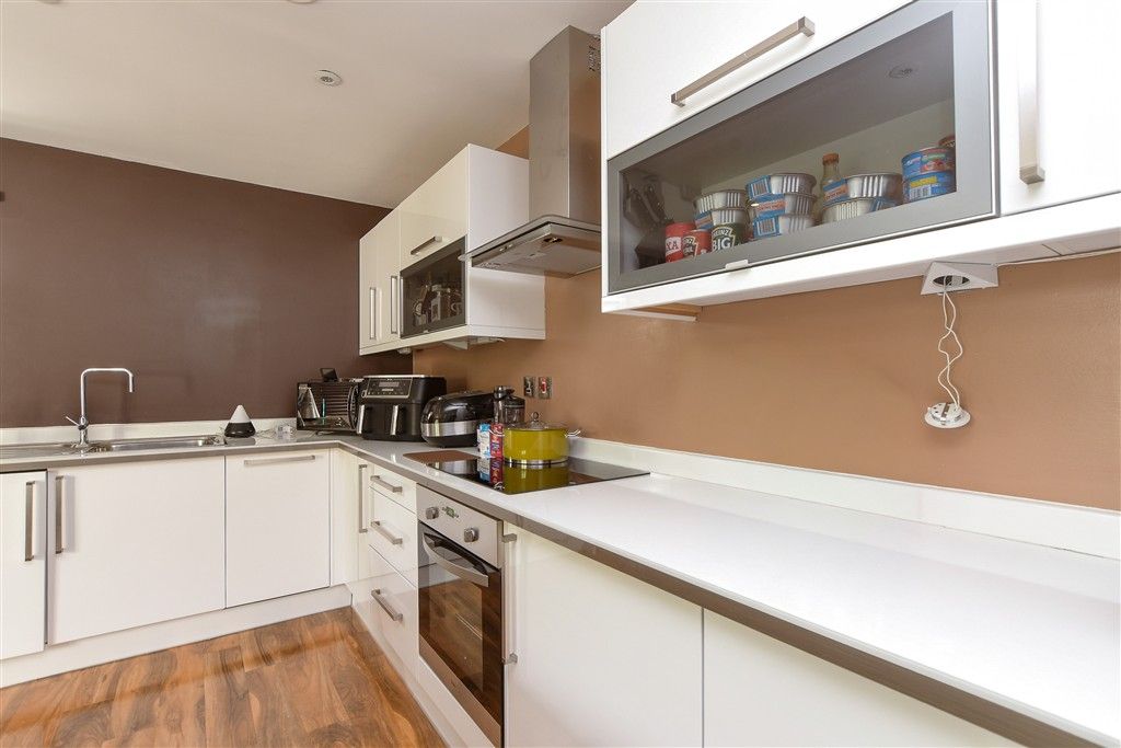 Property photo 2 of 9 Kitchen