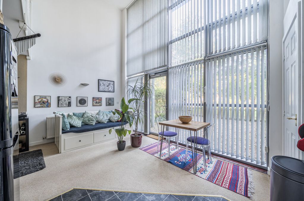 Property photo 2 of 18 1359665-17-68Db9E...