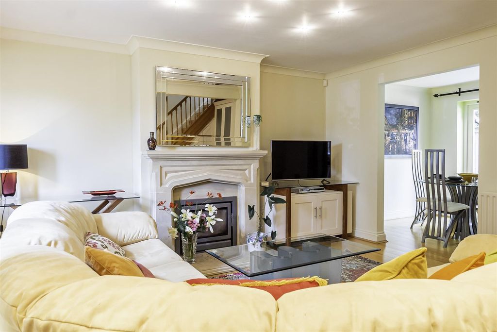 Property photo 2 of 13 Lounge - New.Jpg