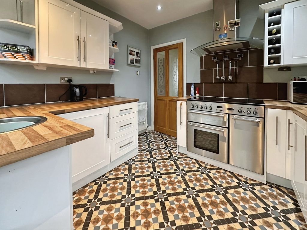 Property photo 2 of 14 Kitchen