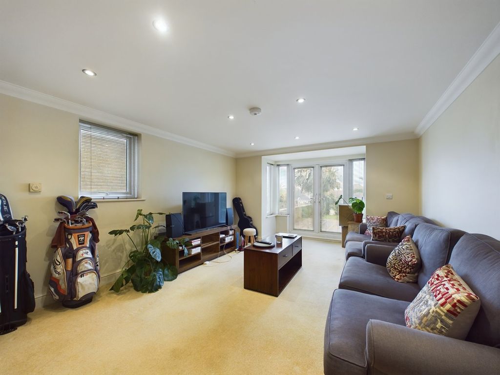 Property photo 3 of 23