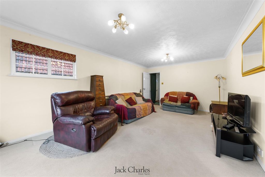 Property photo 3 of 28 239 Hadlow Road _-13.Jpg