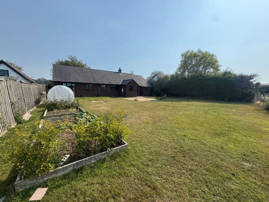Property photo 3 of 41