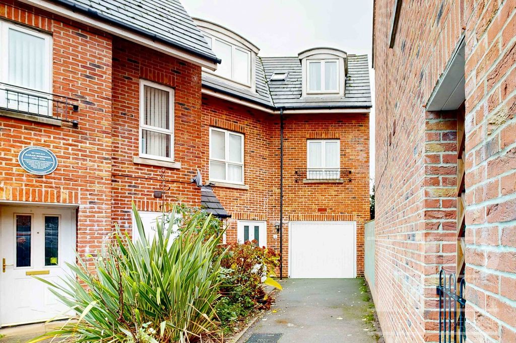 Property photo 3 of 8