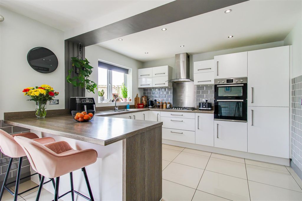 Property photo 3 of 19 Kitchen Diner