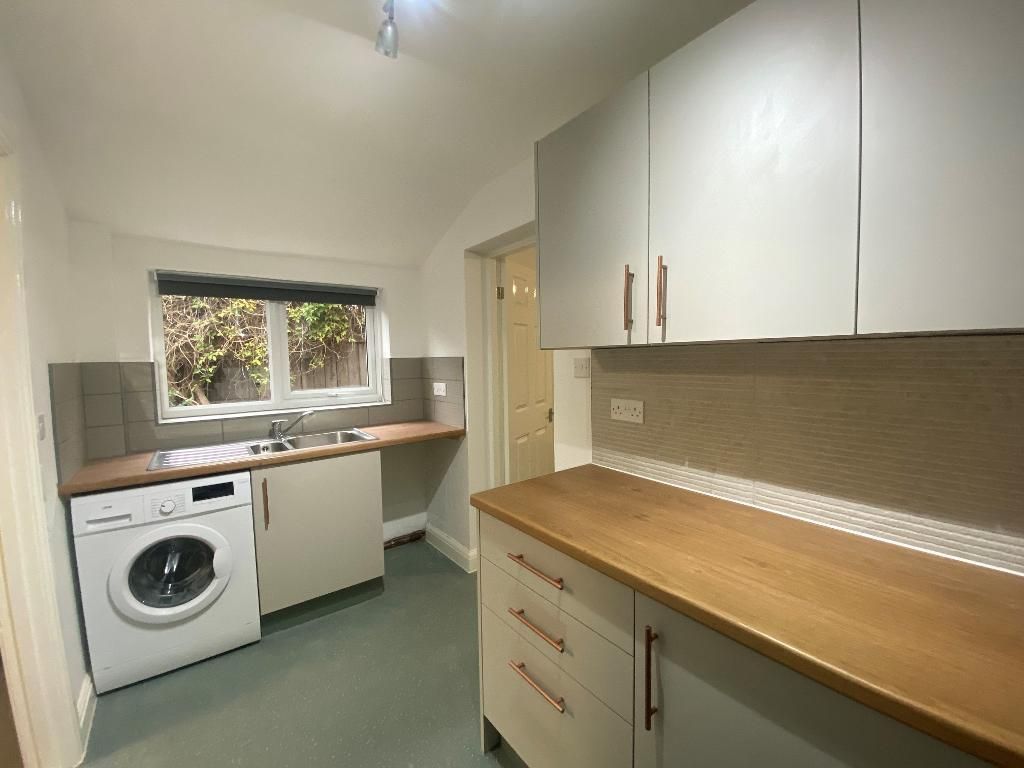 Property photo 1 of 7 Kitchen