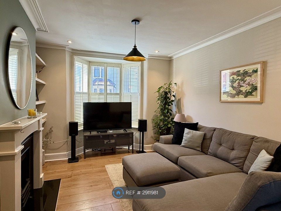 Property photo 2 of 22 Lounge