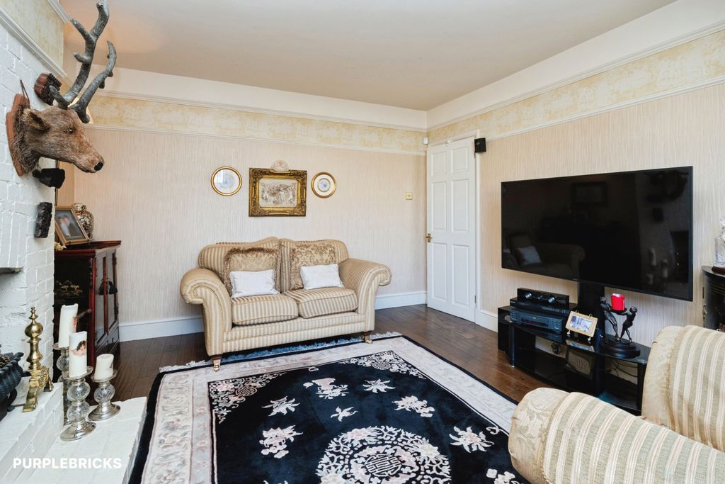Property photo 3 of 47
